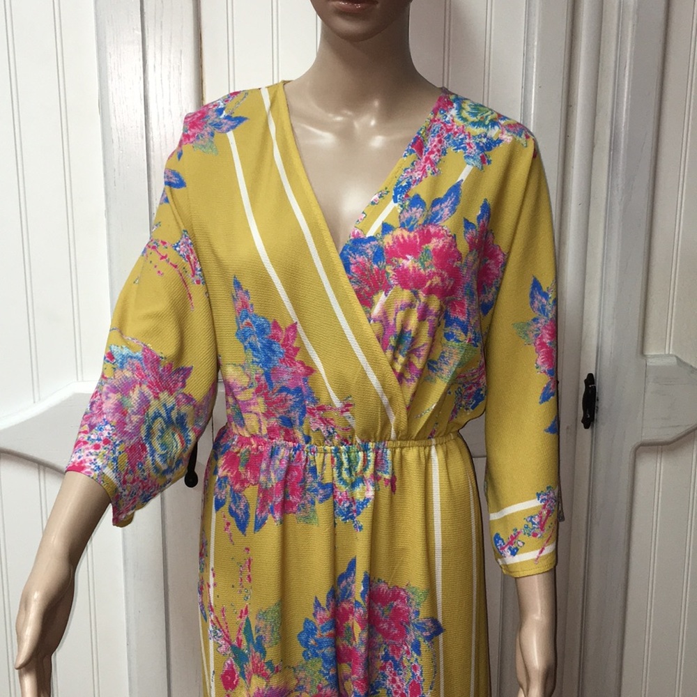 Flying Tomato Floral Romper - Picture 2 of 14